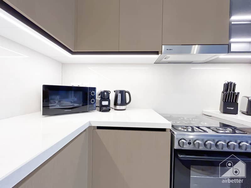 11 Crown Tower - 1507-Kitchen - 5. jpg