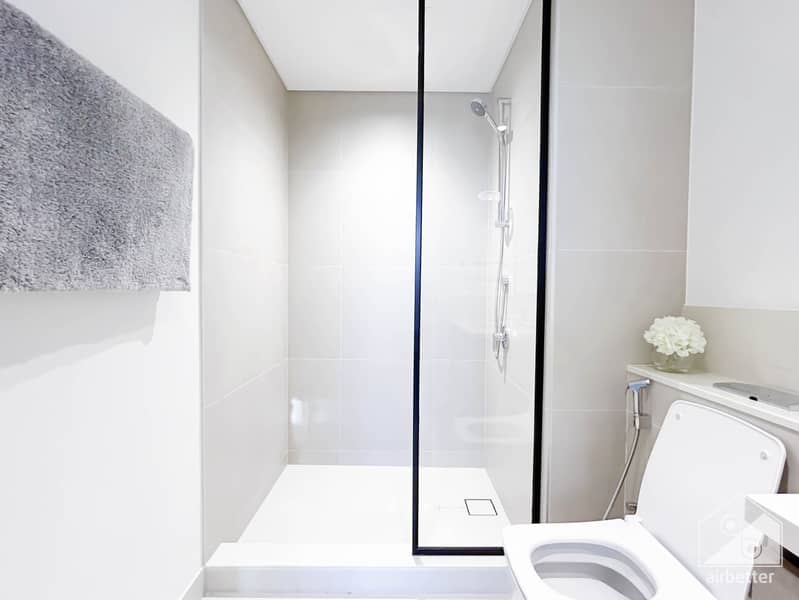 23 Crown Tower - 1507-Room 1 - 12. jpg