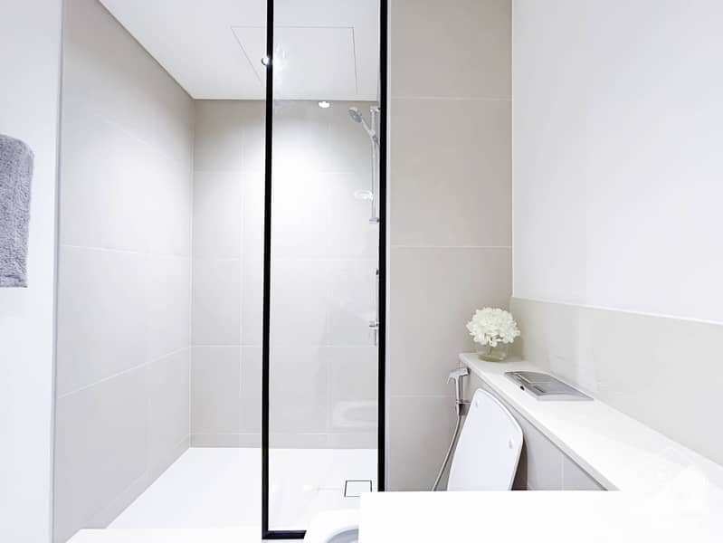 26 Crown Tower - 1507-Room 1 - 15. jpg