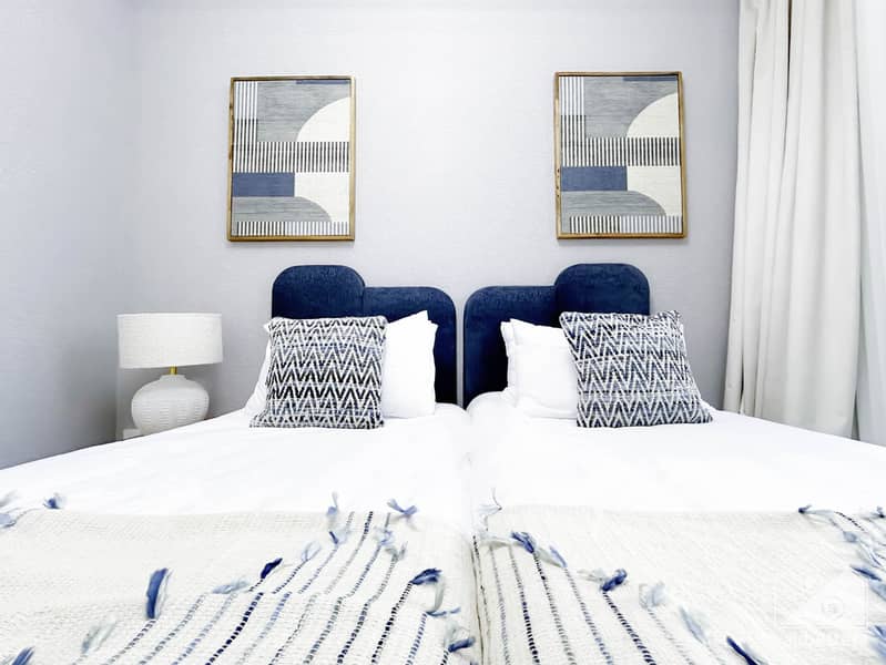 43 Crown Tower - 1507-Room3 - 4. jpg