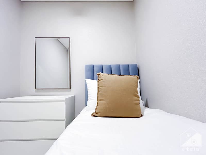 48 Crown Tower - 1507-Room4 - 1. jpg