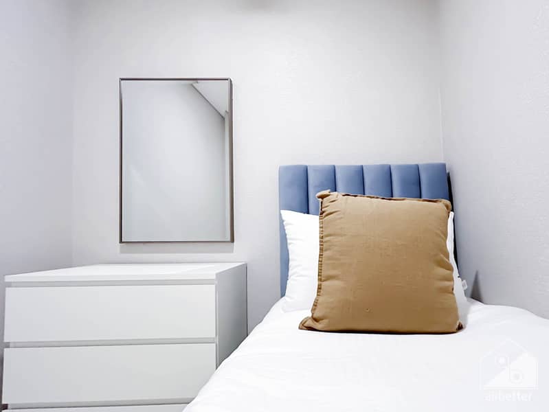 49 Crown Tower - 1507-Room4 - 2. jpg