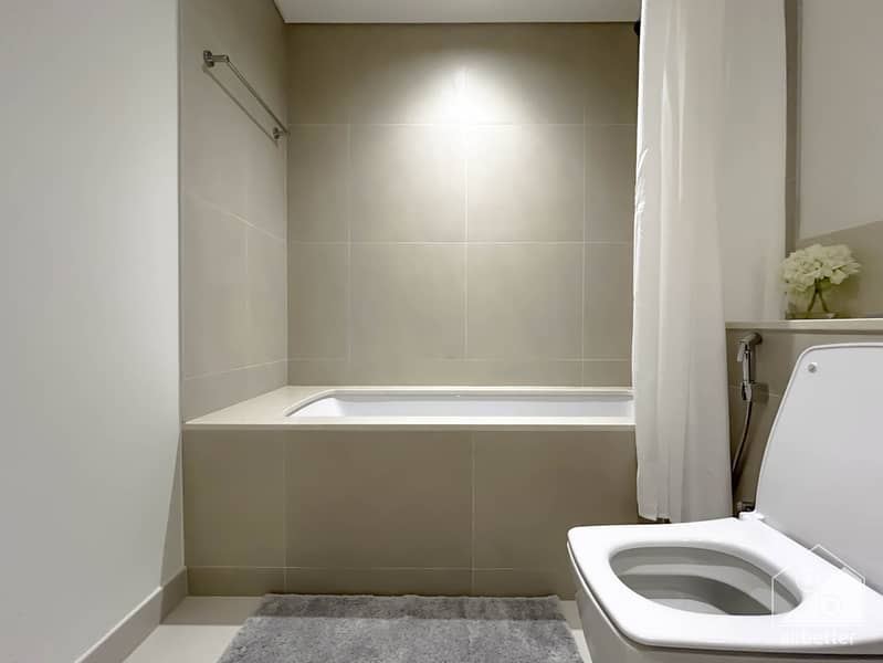 52 Crown Tower - 1507-WC - 1. jpg