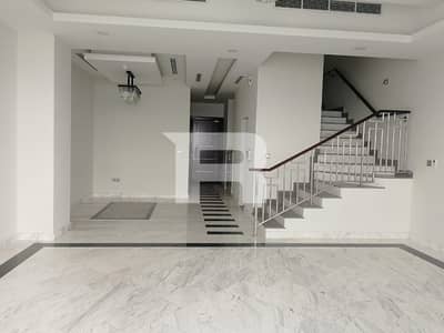 Contemporary Townhouse I Reasonable Rent Contemporary Townhouse I Reasonable Rent