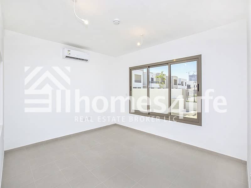 Townhouse Excellent Layout |Near pool and park
