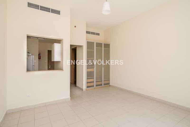 Spacious Unit|Chiller Free| With Balcony