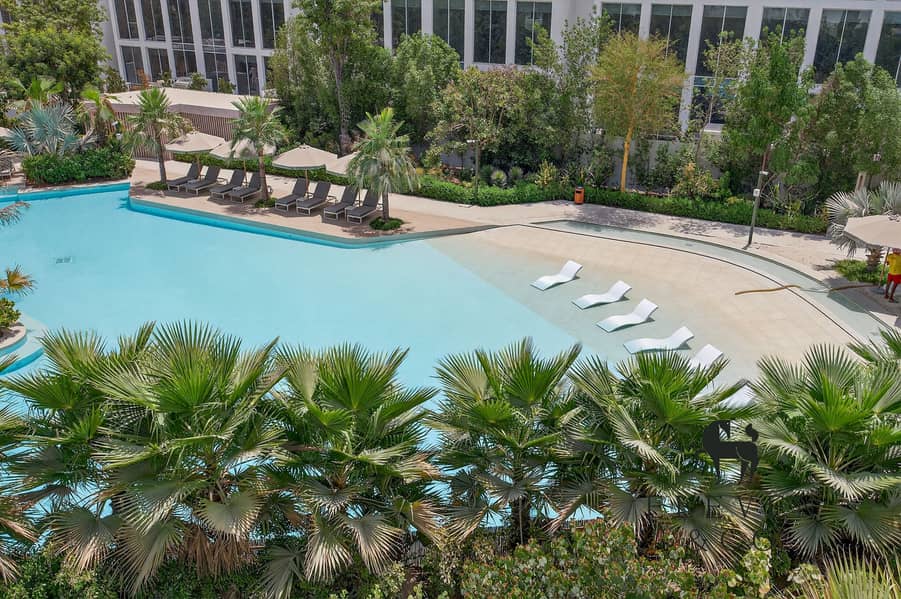 Lagoon backing | 5 bedrooms | Available now