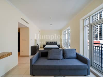 Studio for Rent in Downtown Dubai, Dubai - Studio Apt near Dubai Mall | New Furniture | Vacant