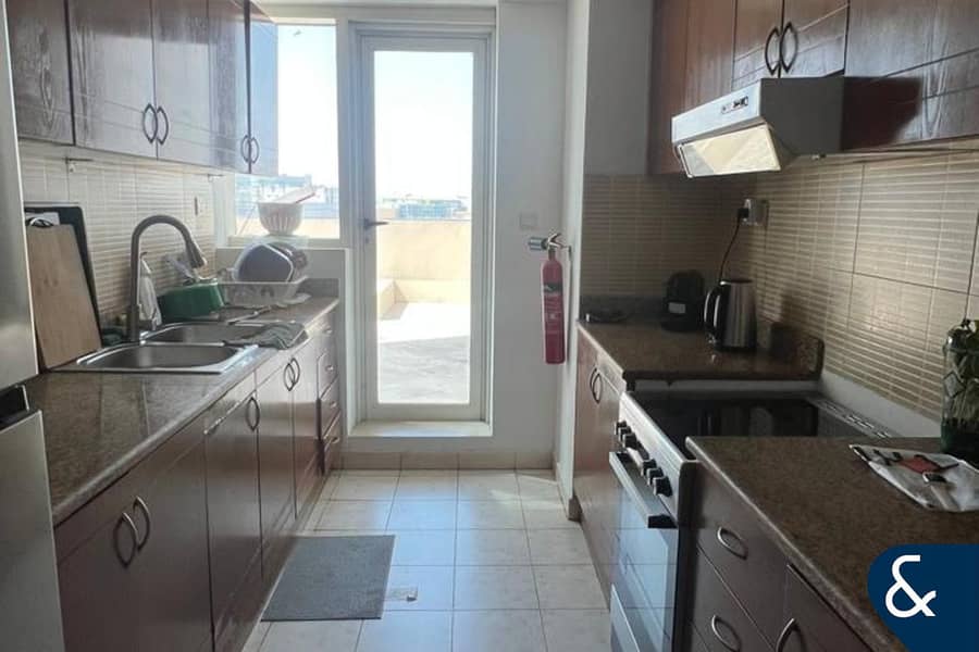 Priced to sell | Low floor | Huge Terrace - Image 10