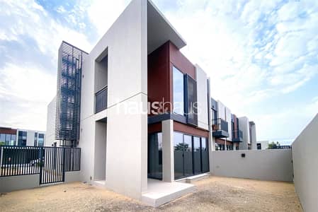 4 Bedroom Townhouse for Sale in Dubailand, Dubai - End Unit | Notice Served | Investors Deal