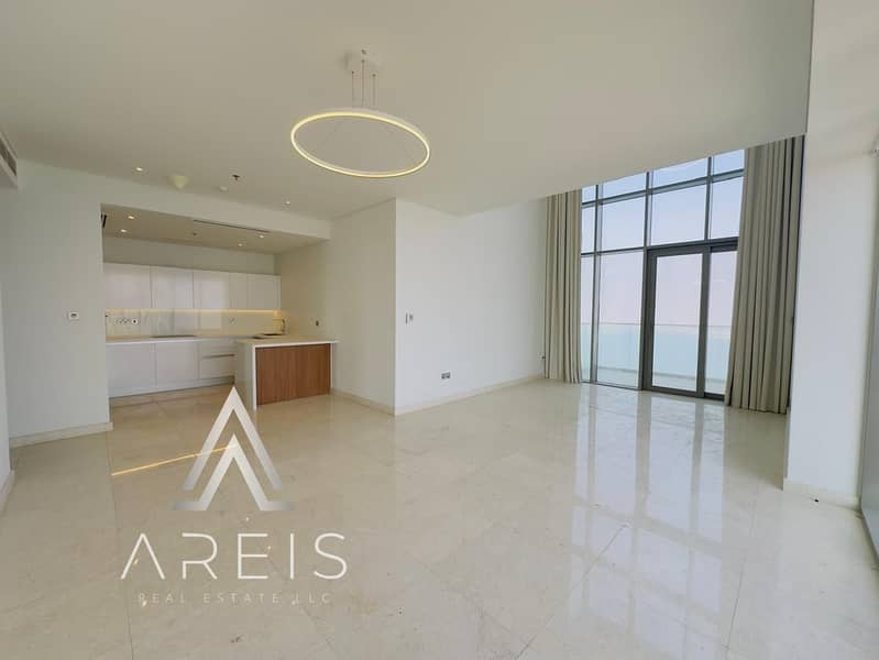 Bright 3BR with Full Sea-Facing Windows