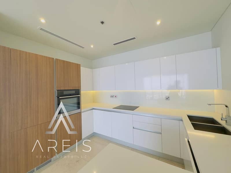 Bright 3BR with Full Sea-Facing Windows