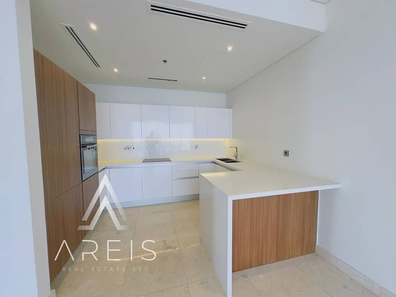 Bright 3BR with Full Sea-Facing Windows - Image 6