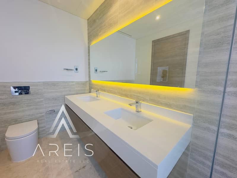 Bright 3BR with Full Sea-Facing Windows - Image 12