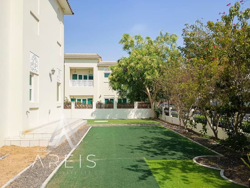 Spacious 4BR Villa with Private Garden