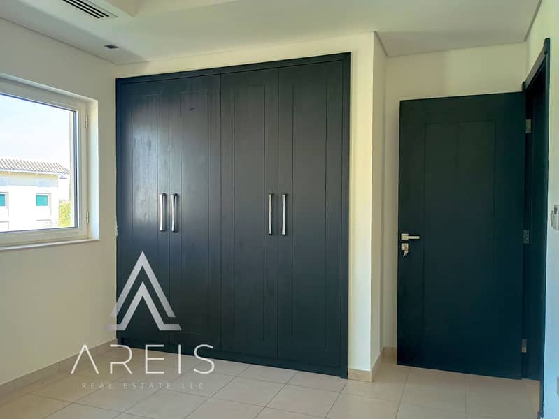 Spacious 4BR Villa with Private Garden - Image 7