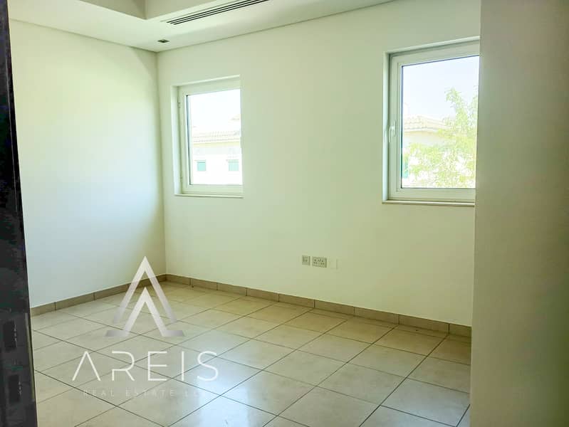 Spacious 4BR Villa with Private Garden - Image 8