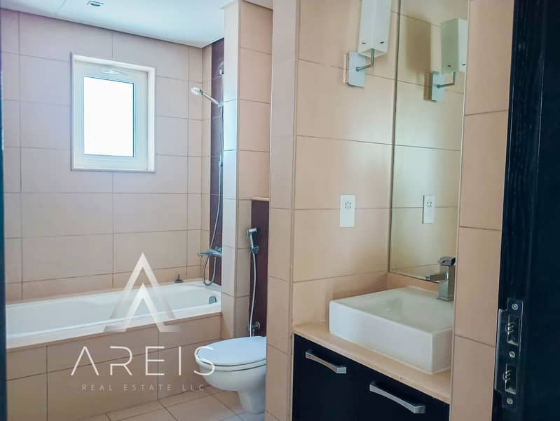 Spacious 4BR Villa with Private Garden - Image 9