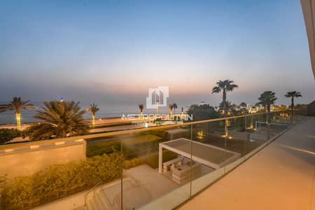 4 Bedroom Flat for Sale in Palm Jumeirah, Dubai - 4 Bedrooms Waterfront | Fully Upgraded | Turnkey