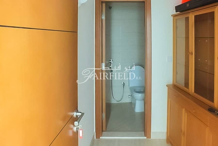 10 Bathroom-3. jpg