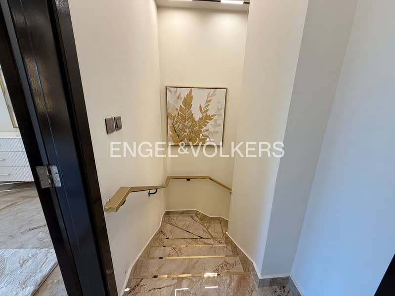 Fully Upgraded Townhouse | Park Backing | Vacant