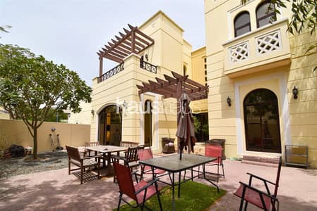 فیلا 4 غرف نوم للايجار في مدن، دبي - فیلا في نسيم،مدن 4 غرف 265000 درهم - 12550635