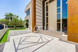 Modern Villa | Basement Parking | Lake View