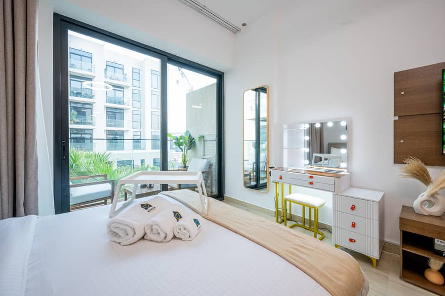 Spacious Studio Apartment with Pool View | Fully Furnished - Image 8