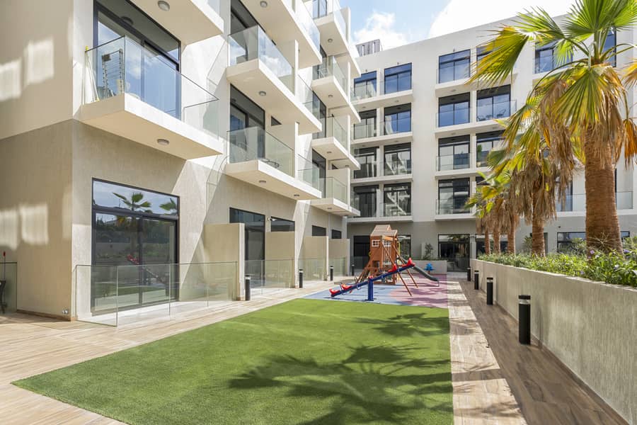 Spacious Studio Apartment with Pool View | Fully Furnished - Image 16