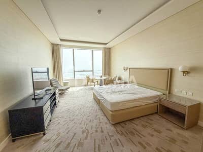 Studio for Rent in Palm Jumeirah, Dubai - High Floor | Sea View | Luxury Lifestyle