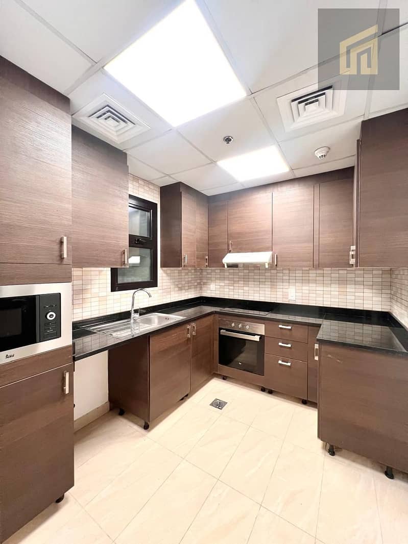 VACANT | SPACIOUS + MAIDS ROOM | NEXT TO METRO STATION