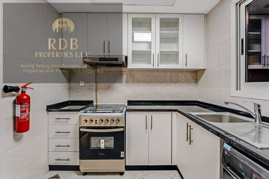 5 KITCHEN 2. jpg