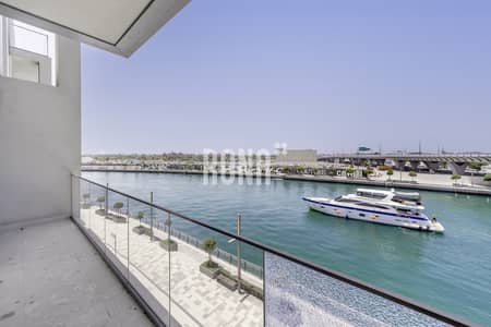 2 Bedroom Flat for Sale in Al Wasl, Dubai - Spacious 2-Bed | Canal Views | Move-In Ready