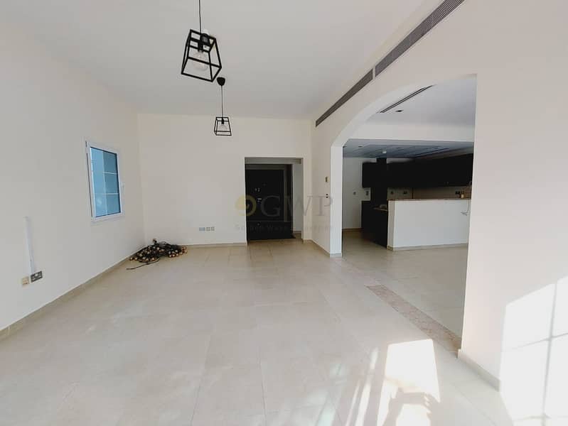 Corner Single Row Mansion With Lush Green Garden