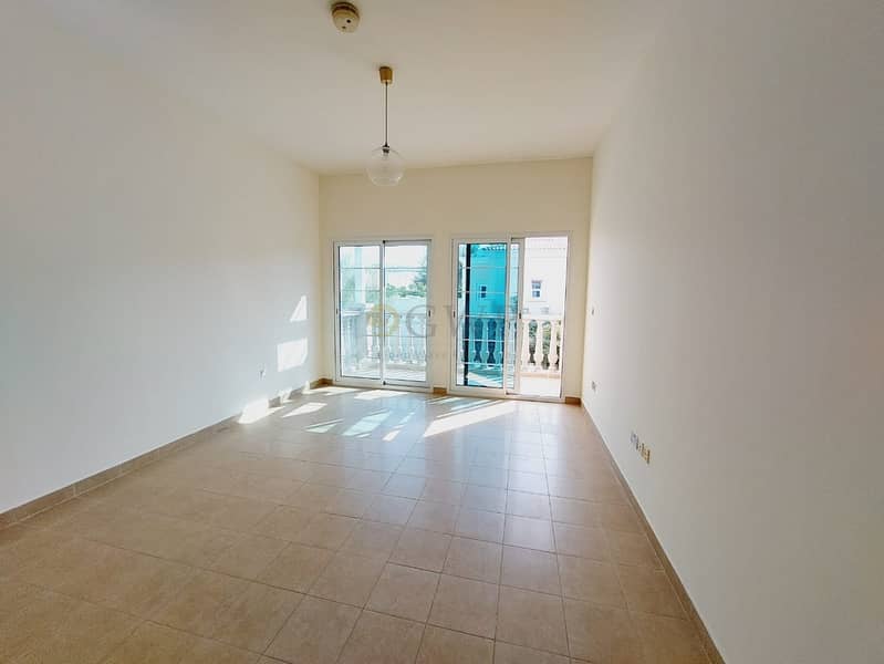 Corner Single Row Mansion With Lush Green Garden