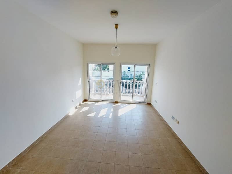 Corner Single Row Mansion With Lush Green Garden - Image 11