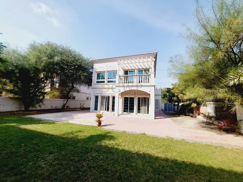 Corner Single Row Mansion With Lush Green Garden - Image 14