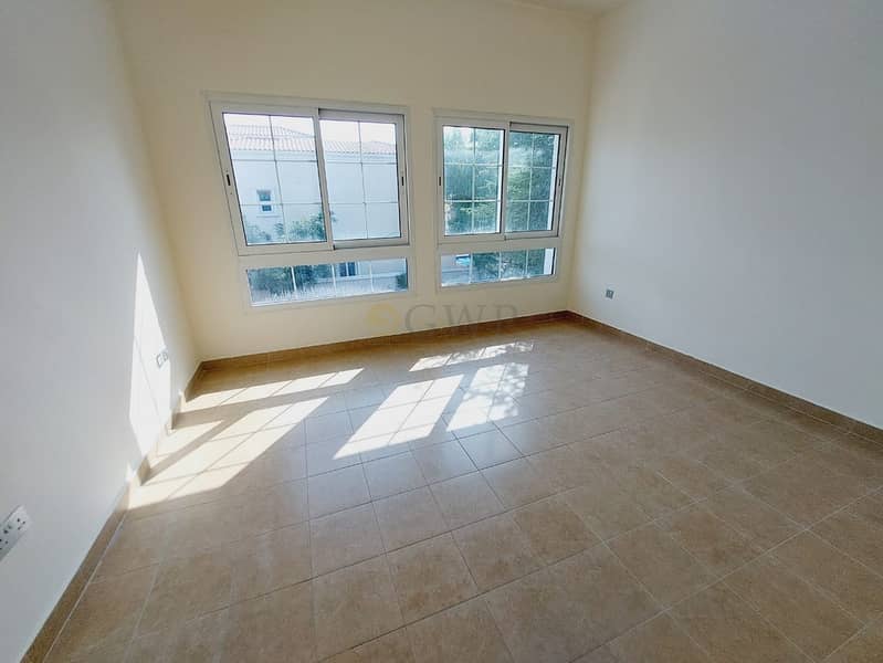 Corner Single Row Mansion With Lush Green Garden - Image 16