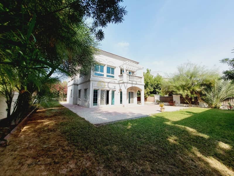 Corner Single Row Mansion With Lush Green Garden - Image 17