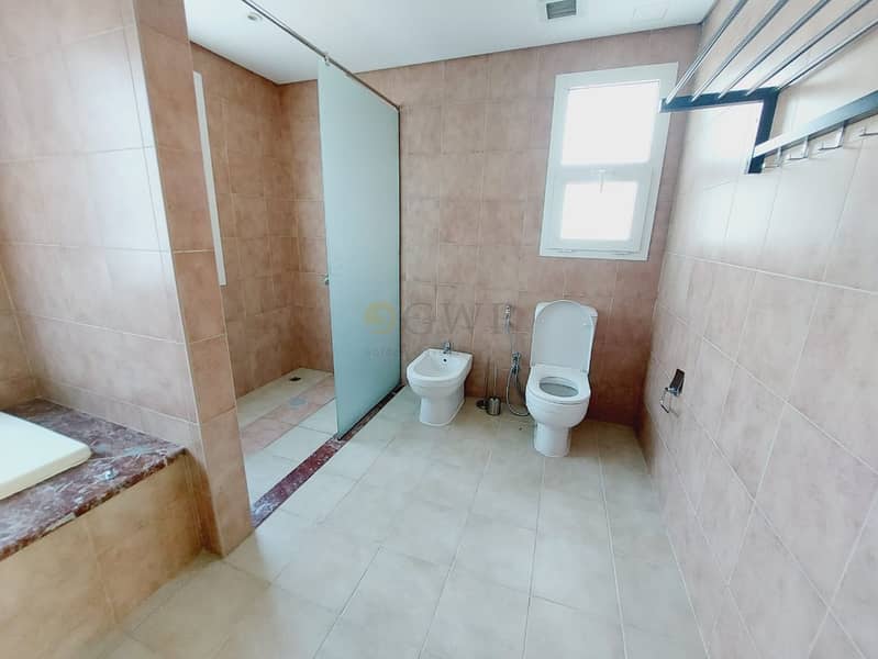 Corner Single Row Mansion With Lush Green Garden - Image 18