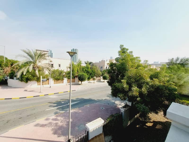 Corner Single Row Mansion With Lush Green Garden - Image 19