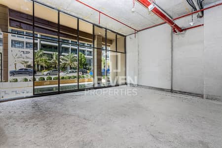 محل تجاري  للايجار في أرجان، دبي - محل تجاري في كيرف باي سنترو،أرجان 207900 درهم - 12574907