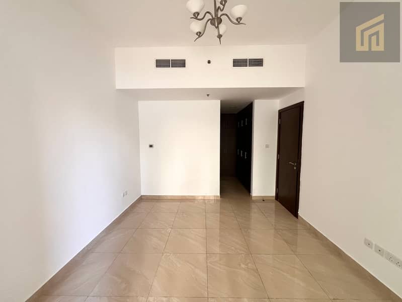 VACANT | SPACIOUS + MAIDS ROOM | NEXT TO METRO STATION - Image 8