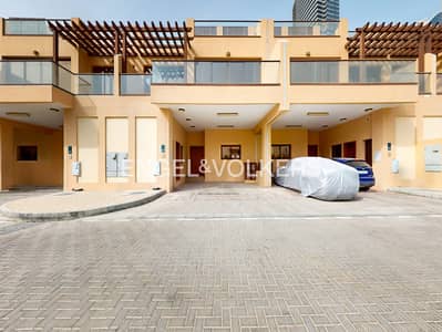 4 Bedroom Townhouse for Rent in Jumeirah Islands, Dubai - Pool And Skyline View | Vacant | Rare | Spacious
