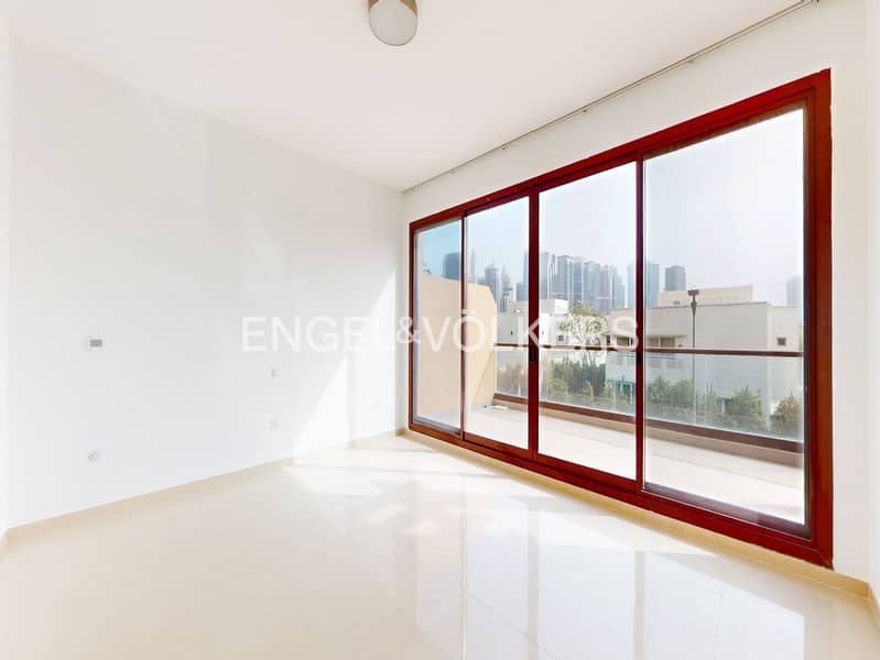 Pool And Skyline View | Vacant | Rare | Spacious - Image 8