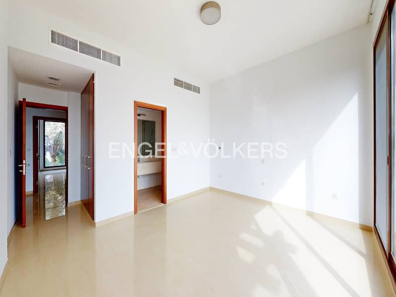 Pool And Skyline View | Vacant | Rare | Spacious - Image 10