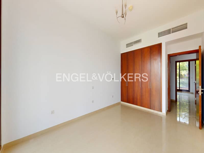 Pool And Skyline View | Vacant | Rare | Spacious - Image 12