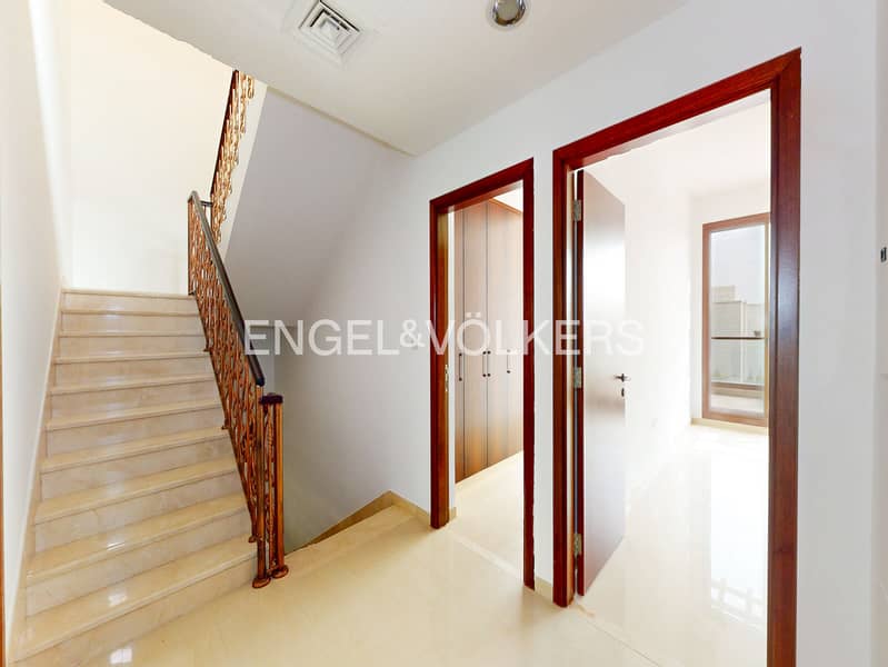 Pool And Skyline View | Vacant | Rare | Spacious - Image 14