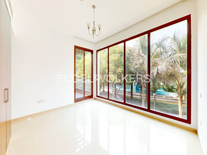 Pool And Skyline View | Vacant | Rare | Spacious - Image 16