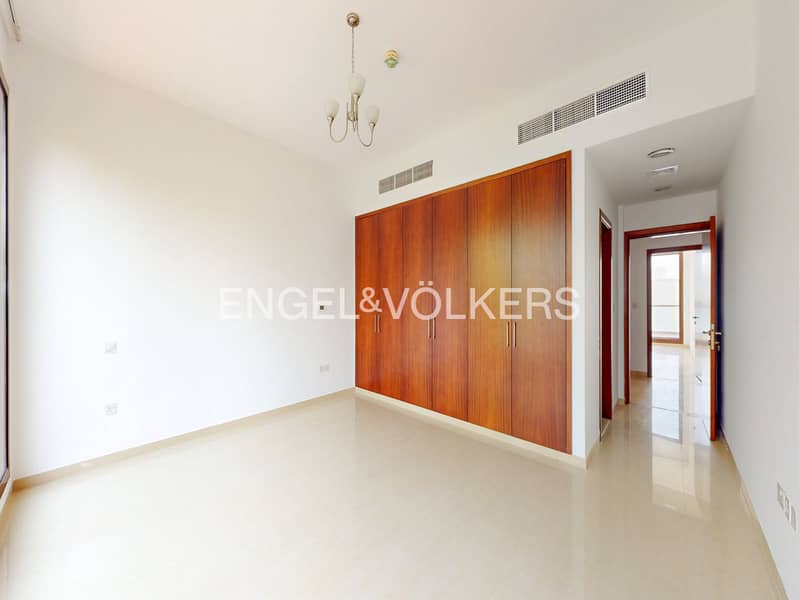 Pool And Skyline View | Vacant | Rare | Spacious - Image 17